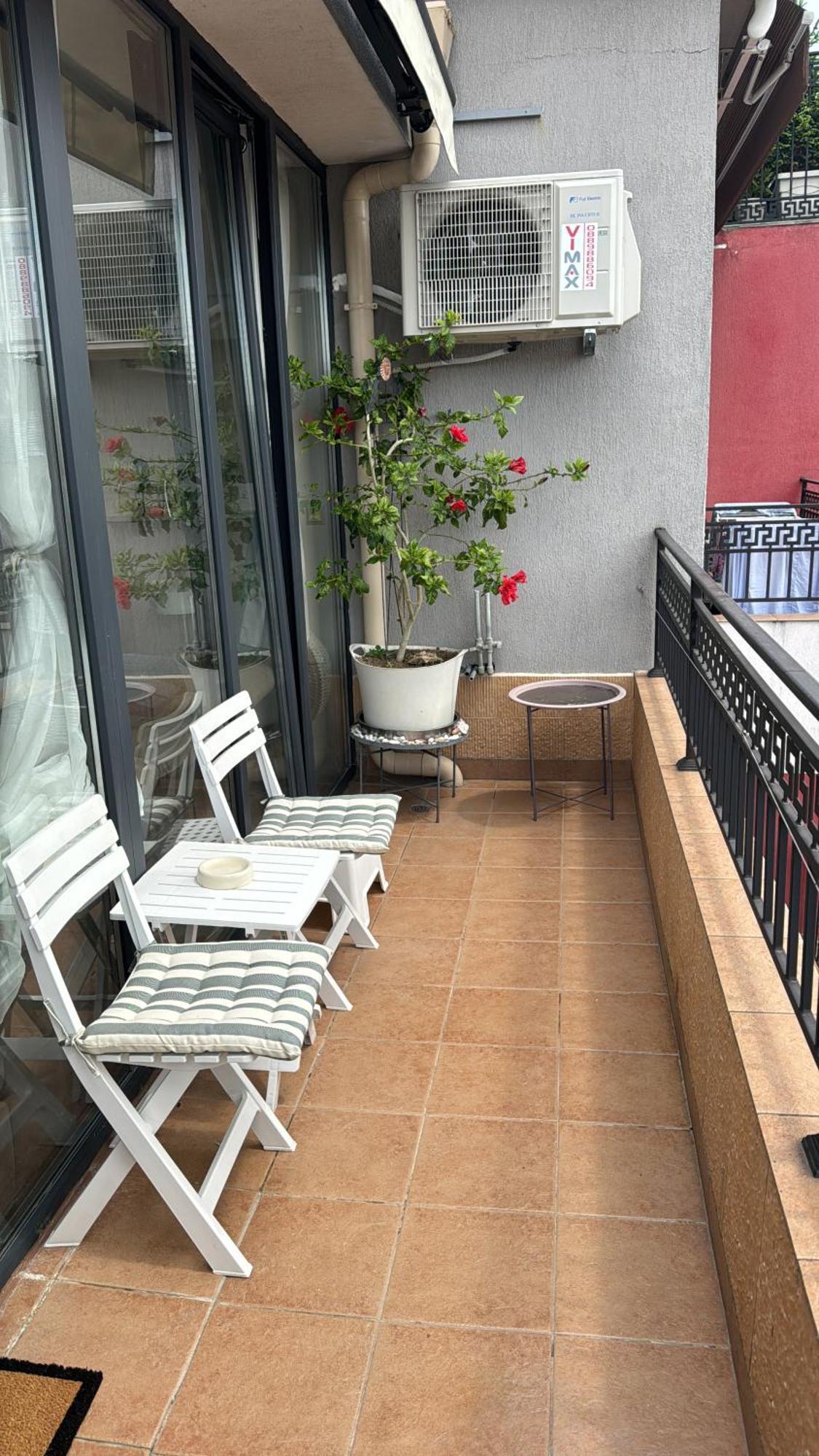 Downtown Central Apartment With Working Kitchen, City Views & Free Parking Kazanlŭk Exterior foto