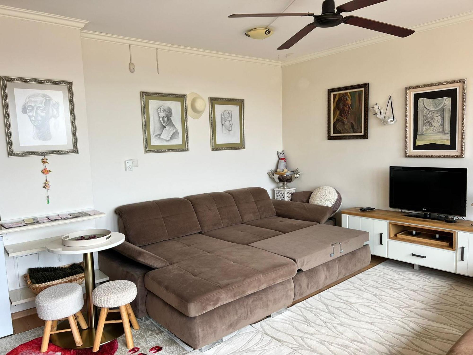 Downtown Central Apartment With Working Kitchen, City Views & Free Parking Kazanlŭk Exterior foto